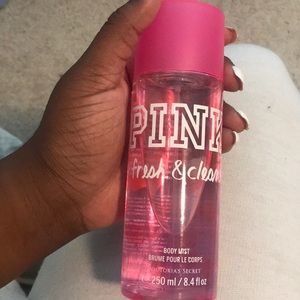 PINK fresh & clean body mist